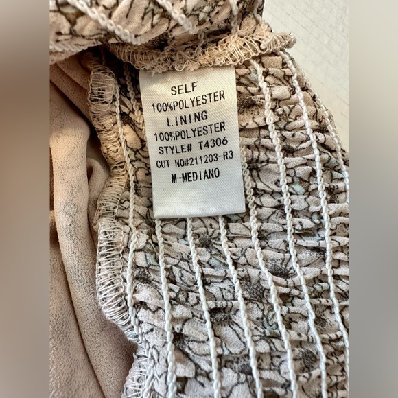 Blush BJ Floral Cropped puffed short sleeve elastic waist NWT Med - Picture 8 of 8